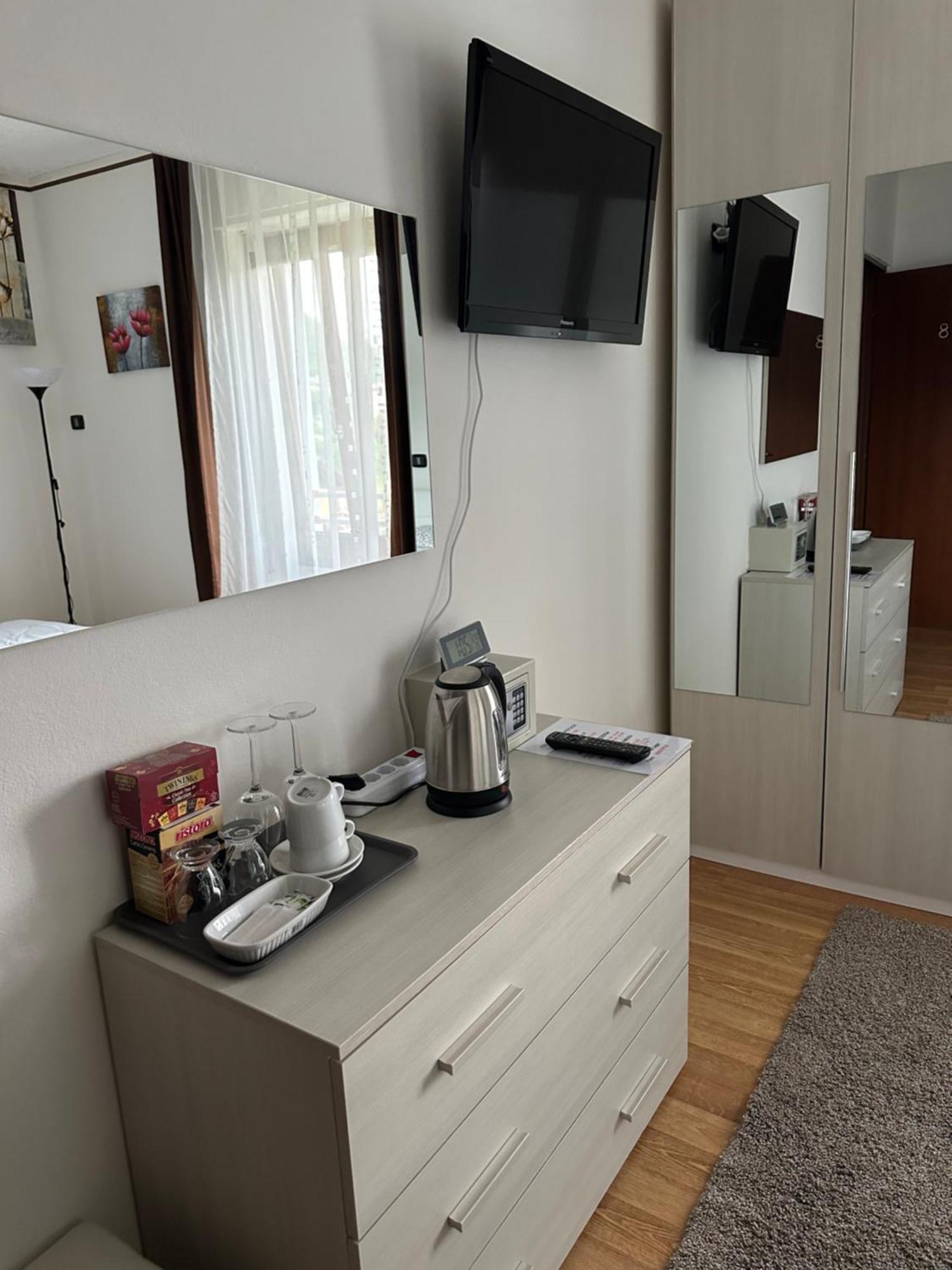 Albergo Al Lago アンフォ エクステリア 写真